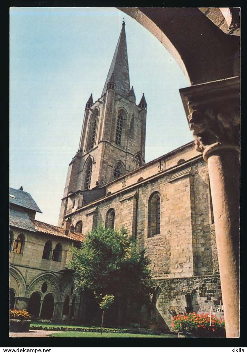 CPSM / CPM 10,5 X 15 Corrèze  TULLE La Cathédrale Notre-Dame - Tulle
