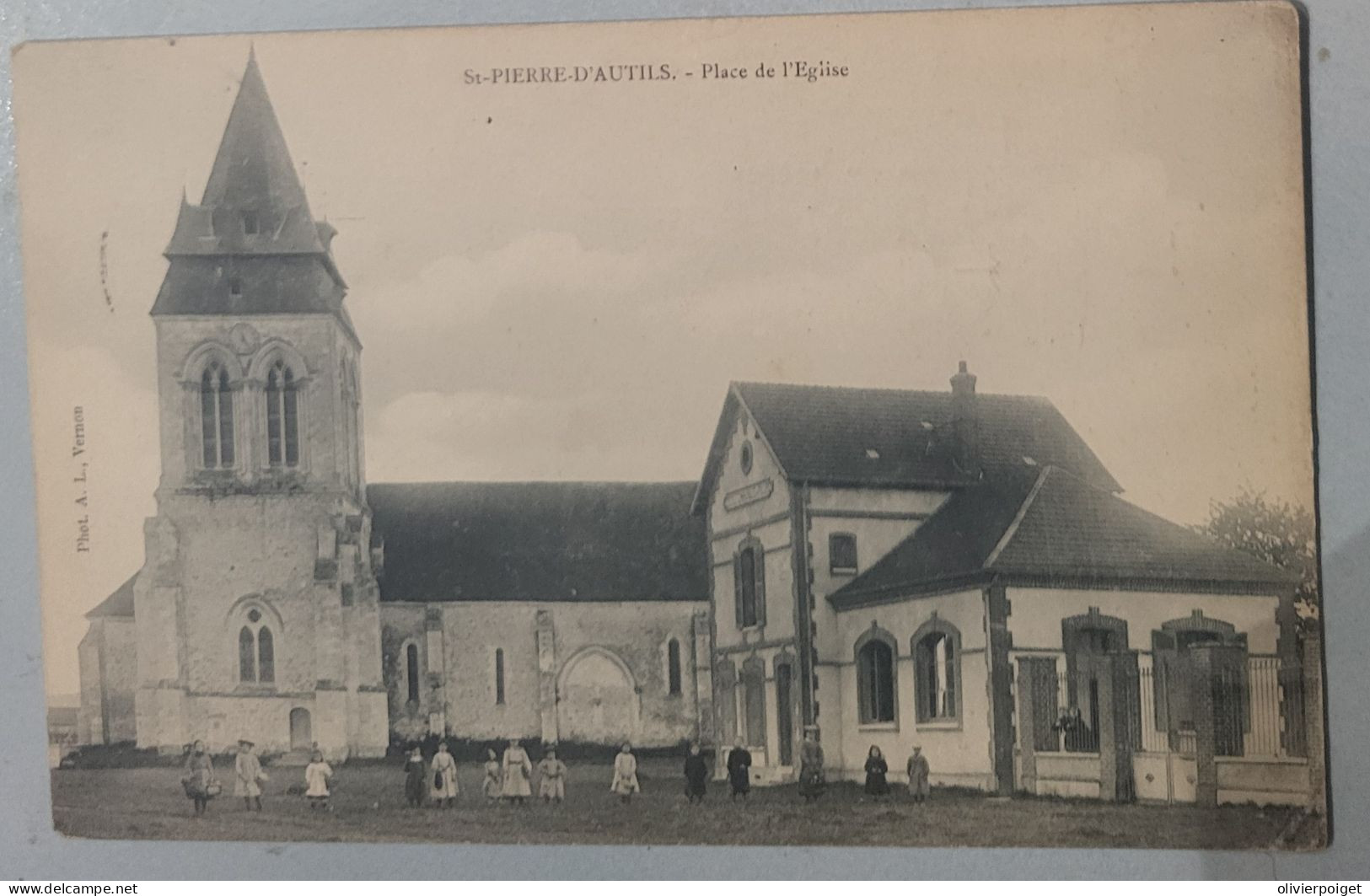 DPT 27 - SAINT-PIERRE-D'AUTEUIL- Place De L'église - Non Classés