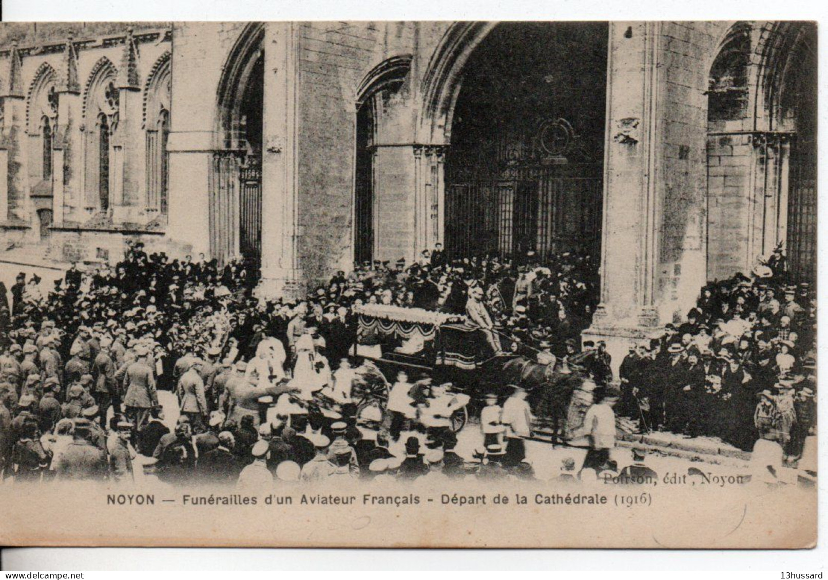 Carte Postale Ancienne Noyon - Funérailles D'un Aviateur Français. Départ De La Cathédrale - Noyon