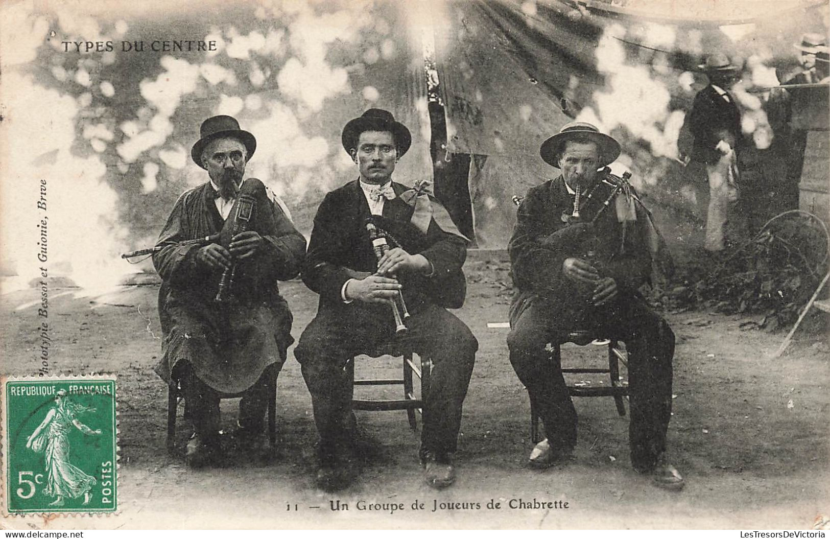 SPECTACLE - Un Groupe De Joueurs De Chabrette - Animé - Carte Postale Ancienne - Musique Et Musiciens