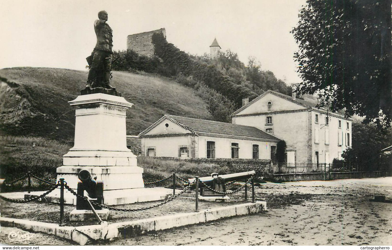 France Hauterives (Drome) Monument Aux Morts - Hauterives