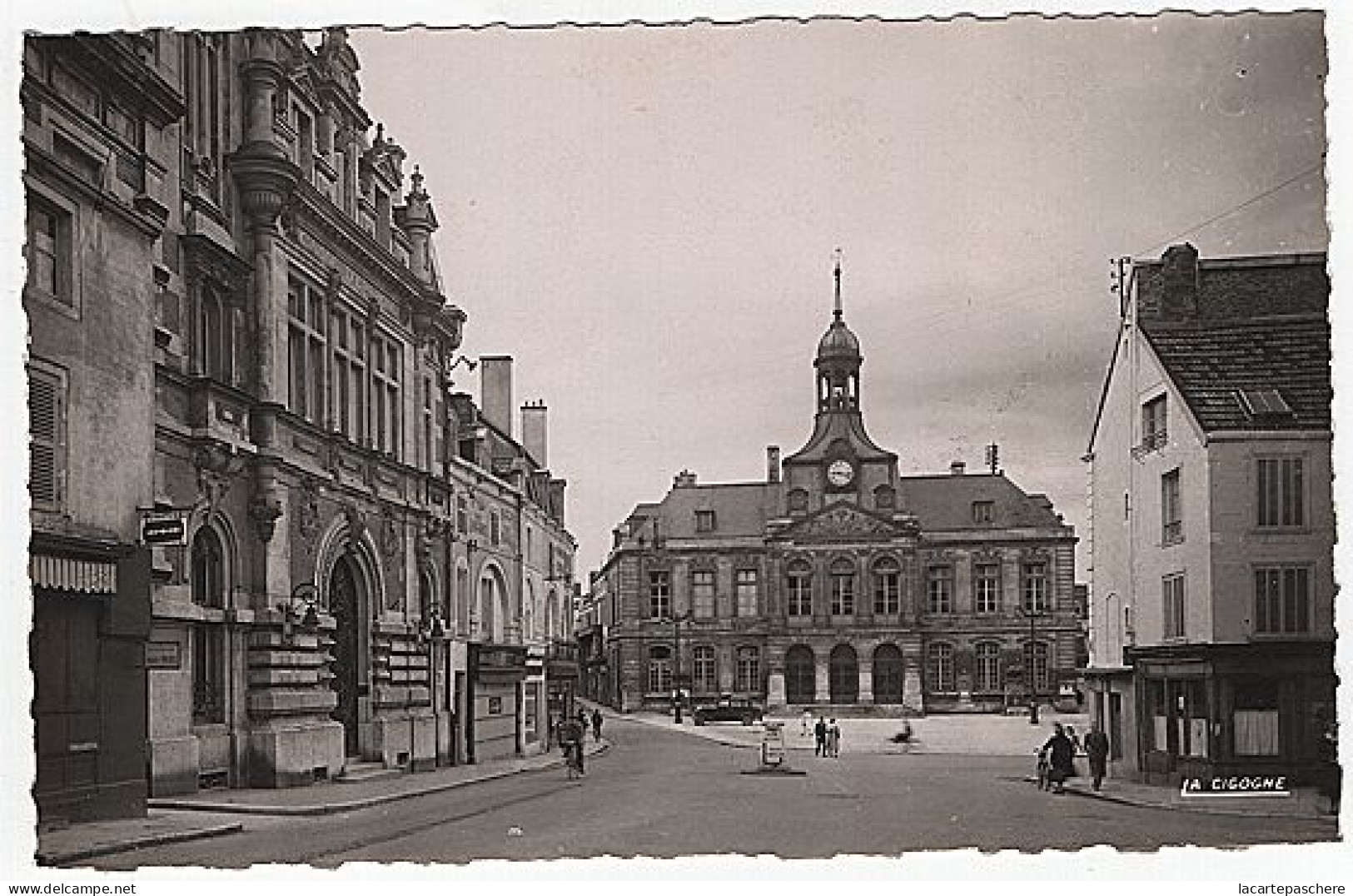 X126172 HAUTE MARNE CHAUMONT PLACE DE L' HOTEL DE VILLE - Chaumont