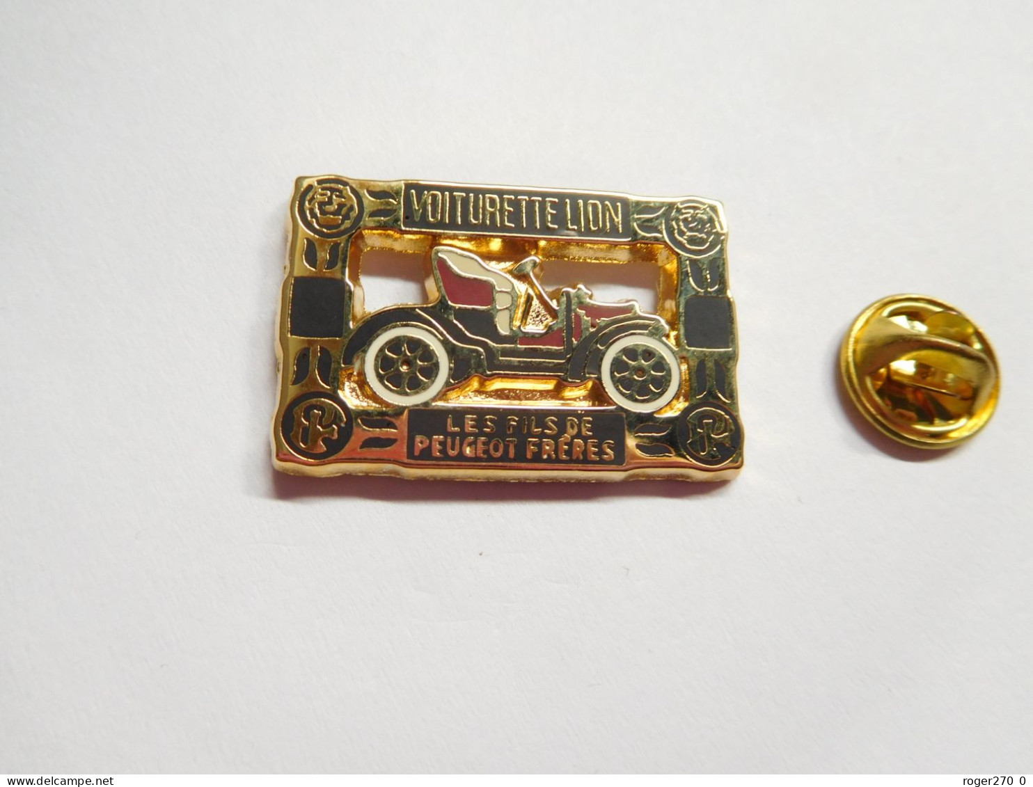 Beau Pin's En Zamac , Auto Peugeot Ancienne , Voiturette Lion Des Frères Peugeot  , Signé Hélium - Peugeot