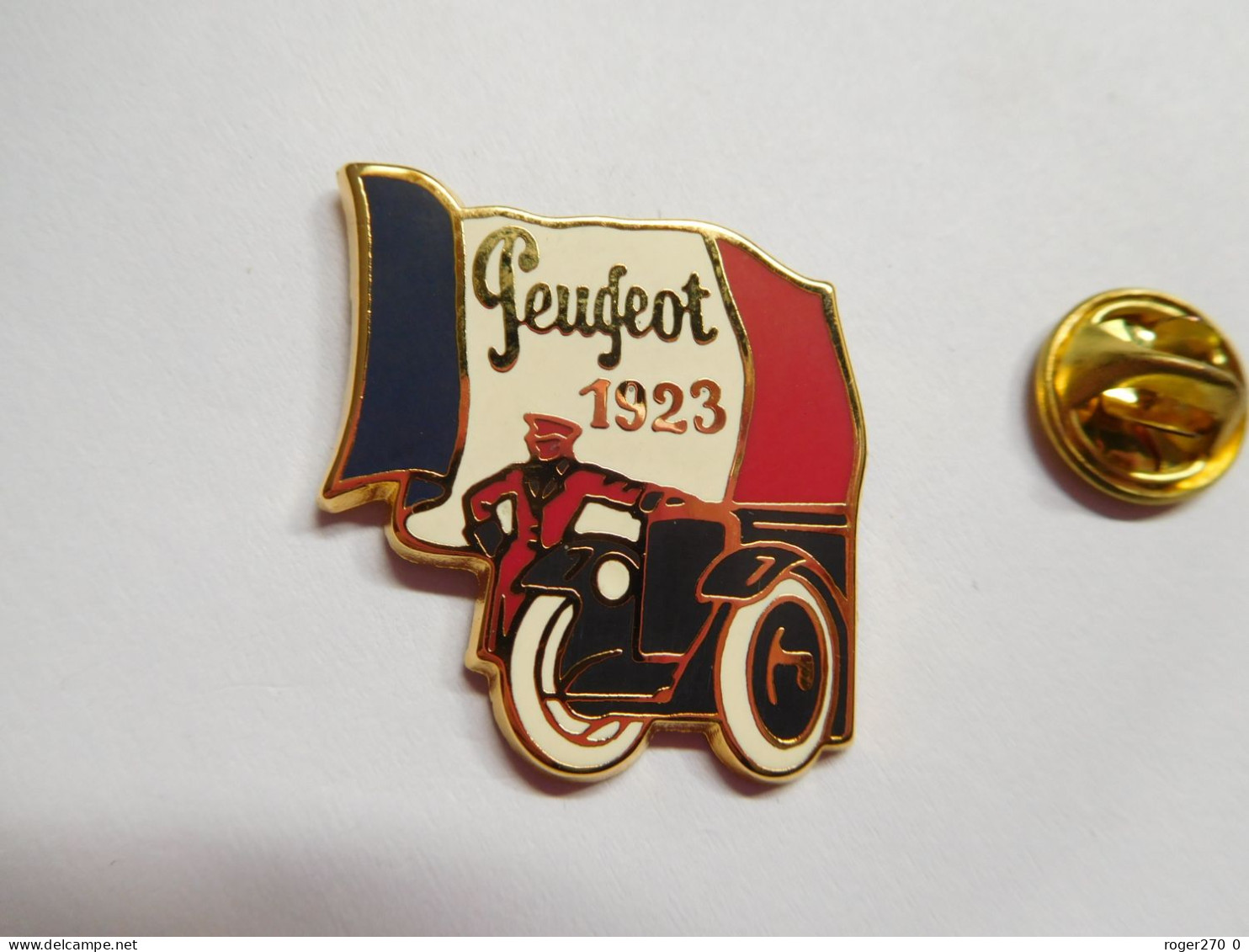 Beau Pin's En Zamac , Auto Peugeot Ancienne 1923 , Signé Hélium - Peugeot