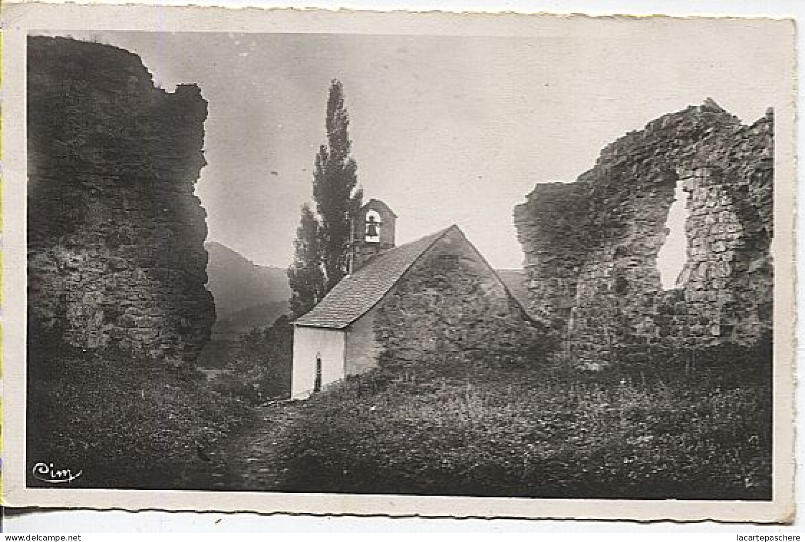 X121338 CANTAL CONDAT EN FENIERS CHAPELLE ET RUINES DE FENIERS - Condat