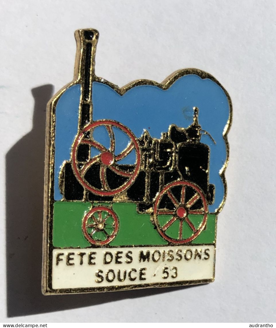 Pin's - Fête Des Moissons - Soucé 53 - Machine Agricole - Other & Unclassified