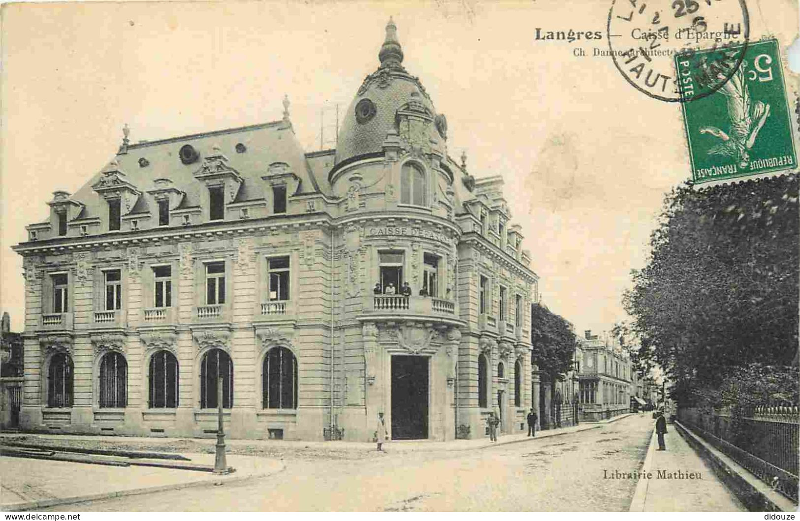 52 - Langres - Caisse D'Epargne - Animée - Animée - CPA - Oblitération Ronde De 1913 - Etat Croquée Et Pli Visible - Voi - Langres