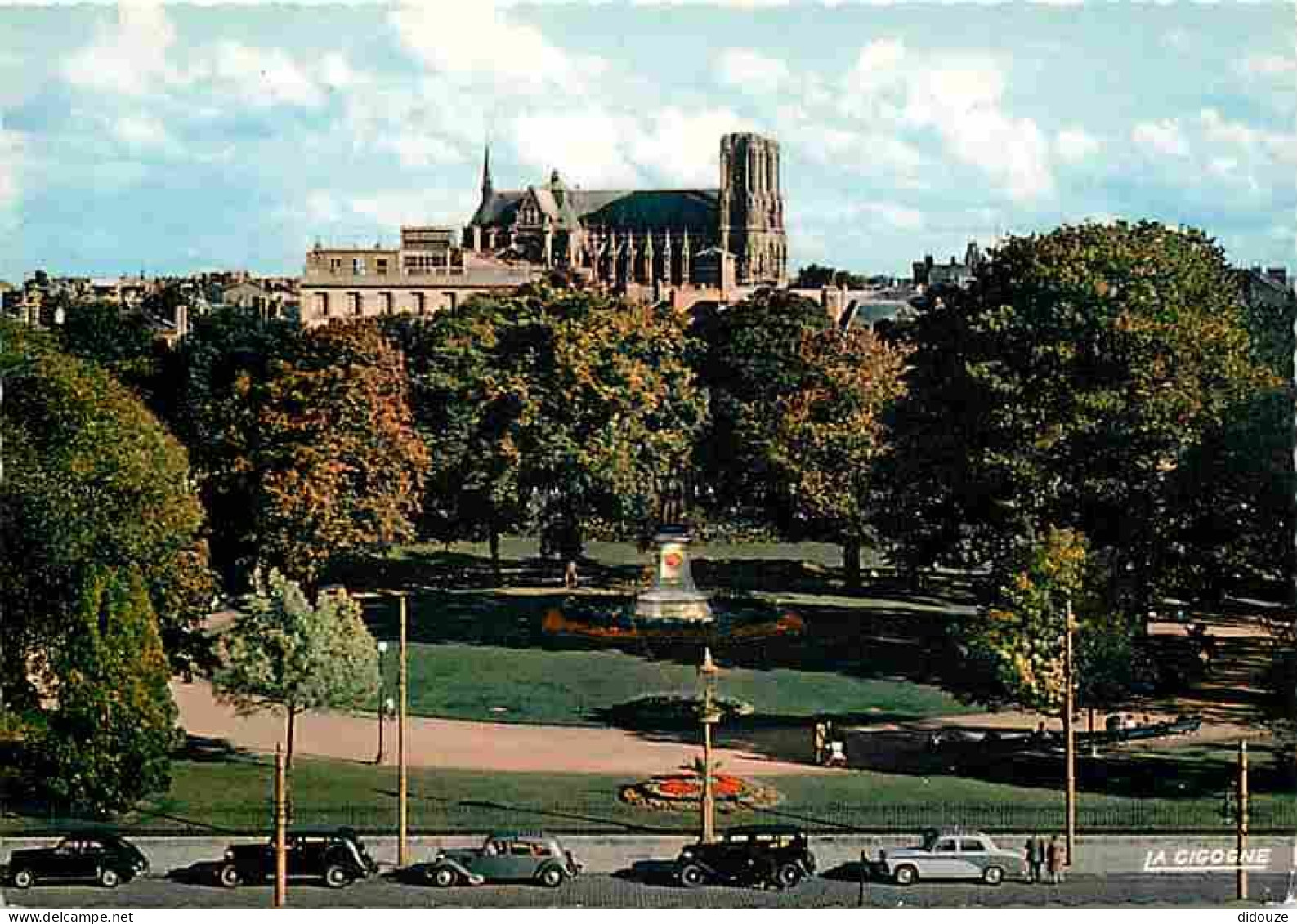 Automobiles - Reims - Square Colbert - La Cathédrale - Carte Neuve - CPM - Voir Scans Recto-Verso - Voitures De Tourisme