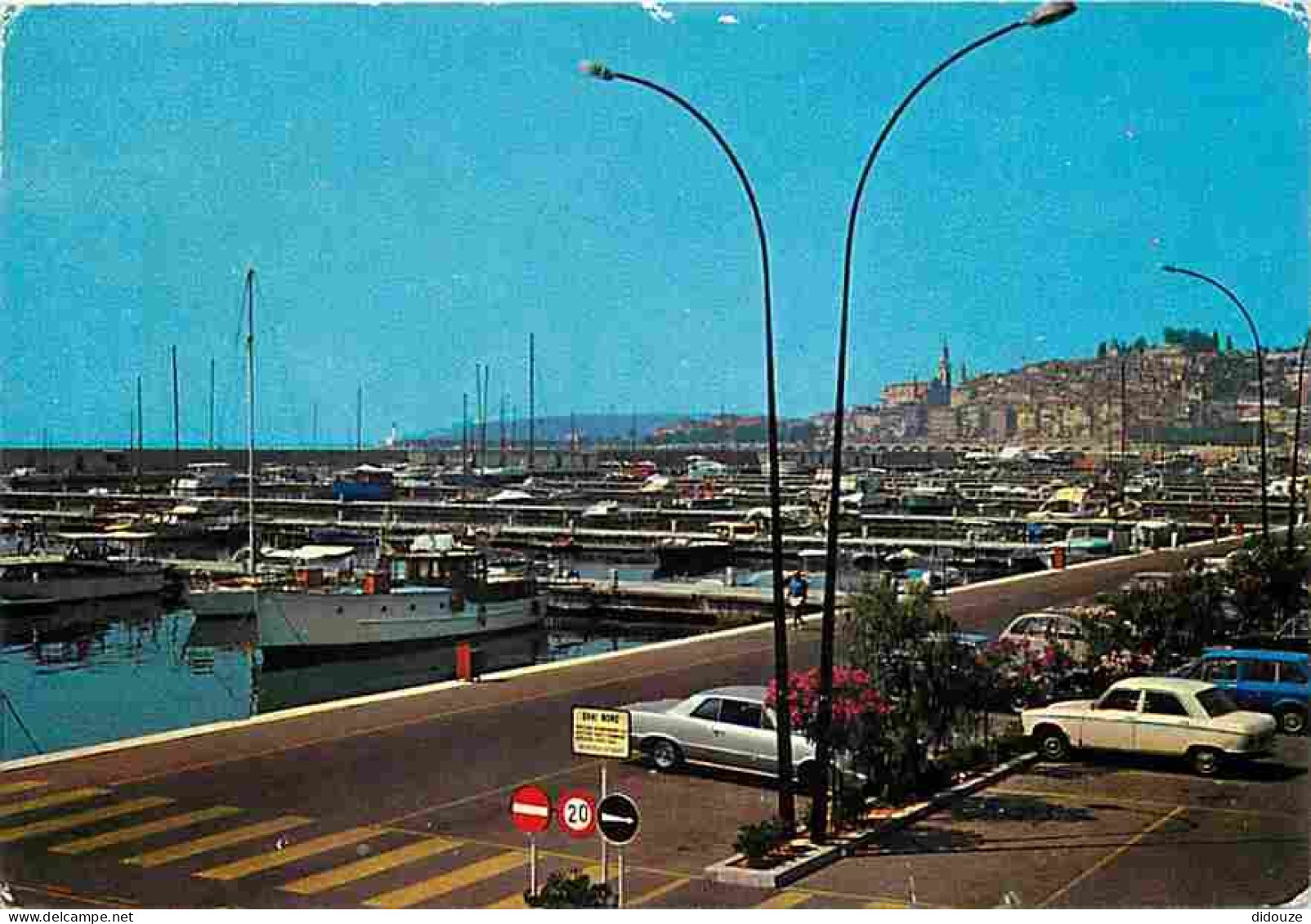 Automobiles - Menton - Le Nouveau Port De Plaisance De Garavon - Au Fond Le Vieux Menton - CPM - Voir Scans Recto-Verso - Voitures De Tourisme