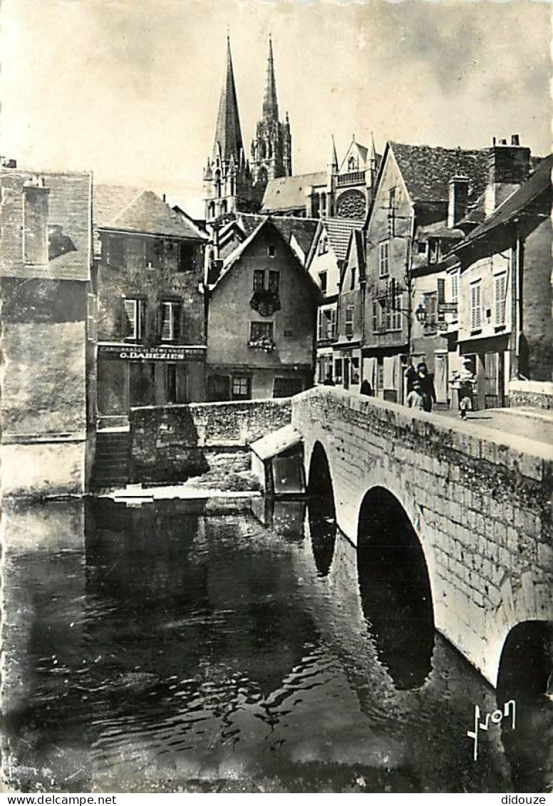 28 - Chartres - Vieux Pont Sur L'Eure, Vieilles Maisons Et La Cathédrale - Animée - Mention Photographie Véritable - Car - Chartres