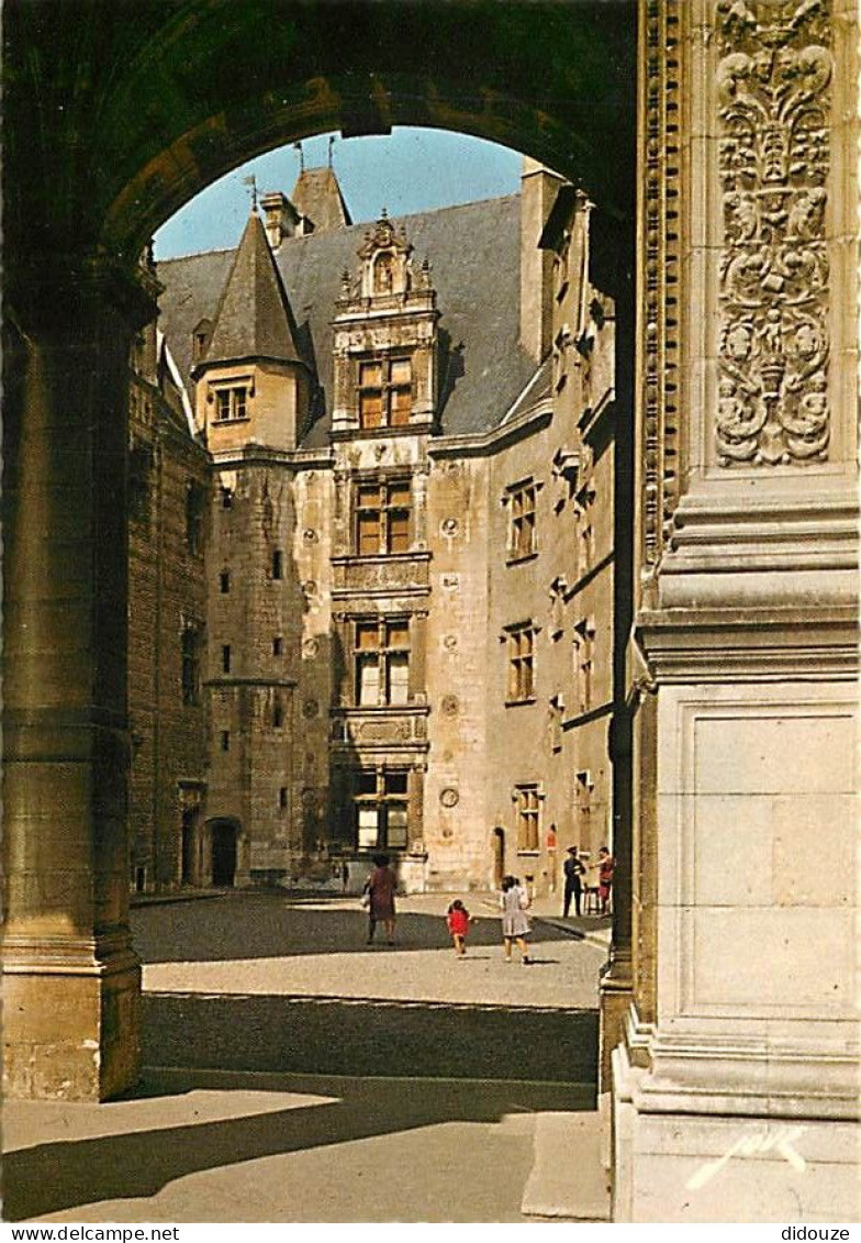 64 - Pau - Le Château Henri IV - La Cour D'Honneur Style Renaissance - CPM - Voir Scans Recto-Verso - Pau