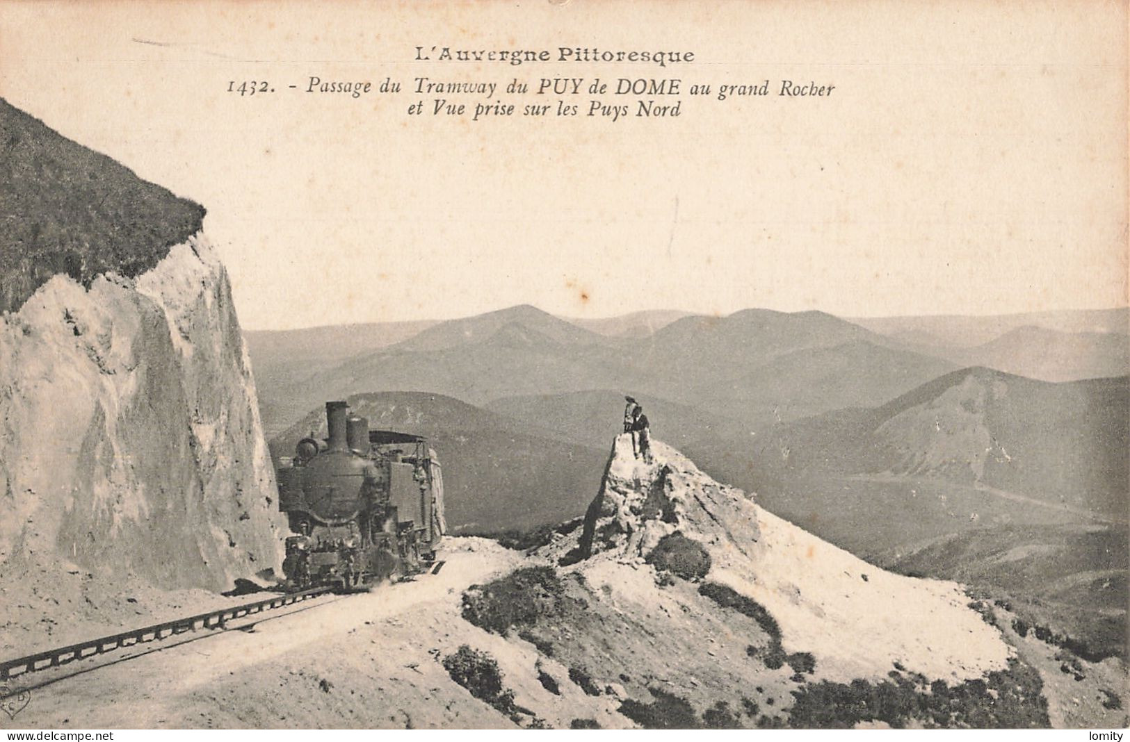 63 Auvergne Passage Du Tramway Du Puy De Dome Au Grand Rocher Et Vue Prise Sur Les Puys Nord CPA Train Locomotive - Autres & Non Classés