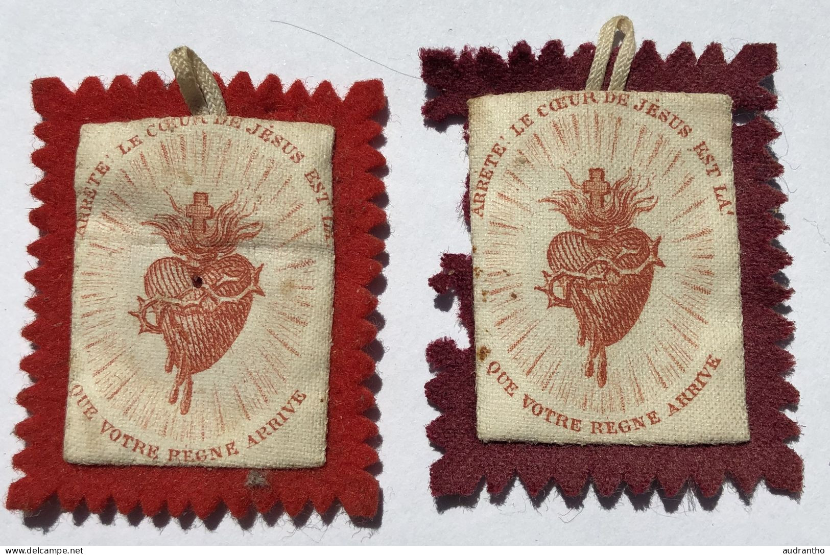 2 Anciens Scapulaire - Arrete Le Coeur De Jésus Est Là - Guerre 14-18 à Confirmer - 1914-18
