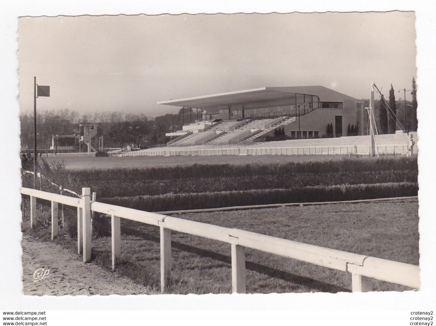 06 HIPPODROME De La Côte D'Azur CROS DE CAGNES Les Tribunes Vues D'une Haie D'Obstacle Champ De Courses VOIR DOS - Cagnes-sur-Mer