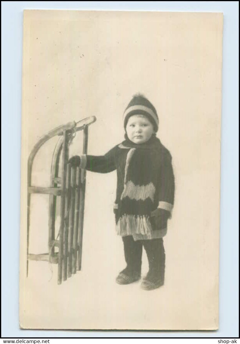 N682/ Kleines Kind Mit Schlitten Rodeln Foto AK Ca.1920 - Other & Unclassified