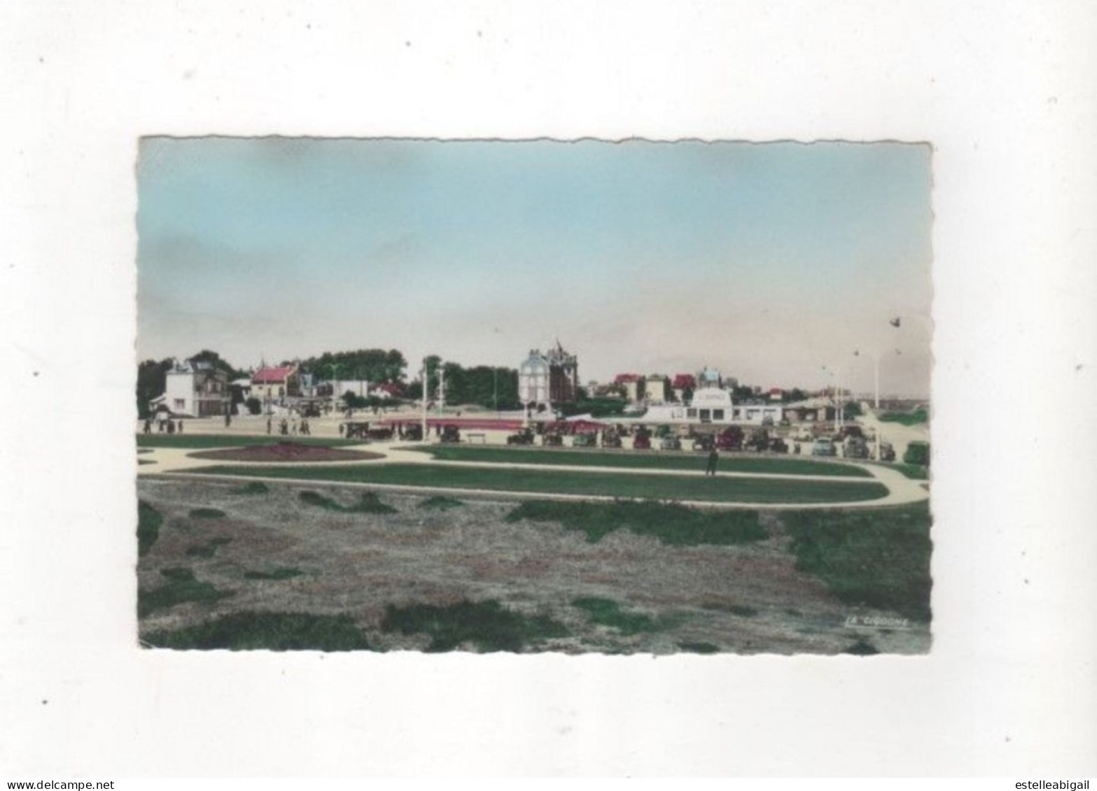 14*  Ouistreham Riva Bella  L'Esplanade Et Le Casino - Ouistreham