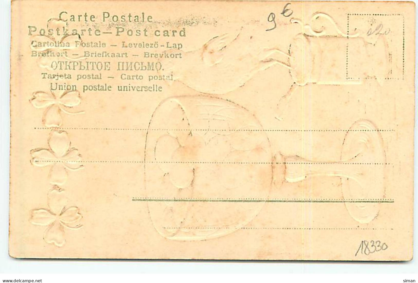 N°18330 - Carte Gaufrée - Poussin Regardant Un Verre Contenant Des Oeufs - Pâques