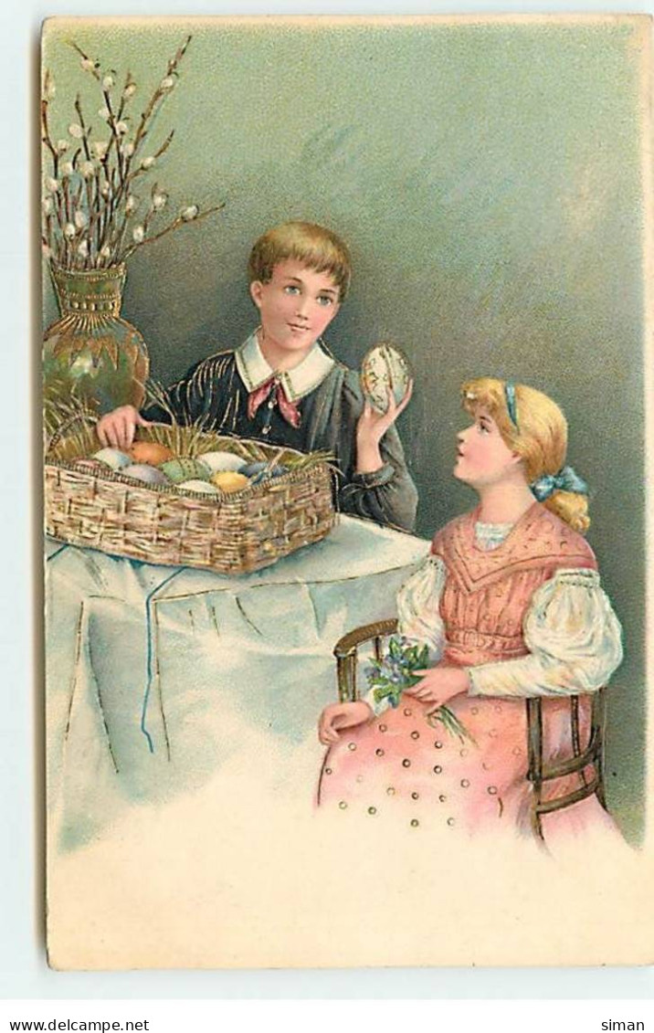 N°18329 - Carte Gaufrée - Jeunes Gens Près D'un Panier Rempli D'oeufs - Easter