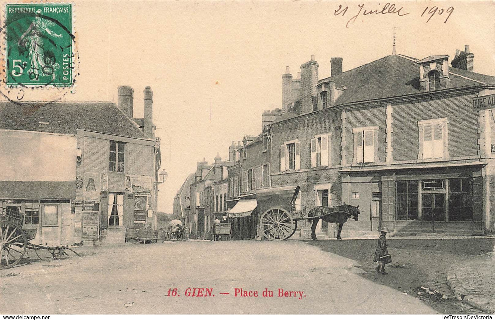 FRANCE - Gien - Vue Sur Le Place Du Berry - Animé - Cheval - Charrette - Carte Postale Ancienne - Gien