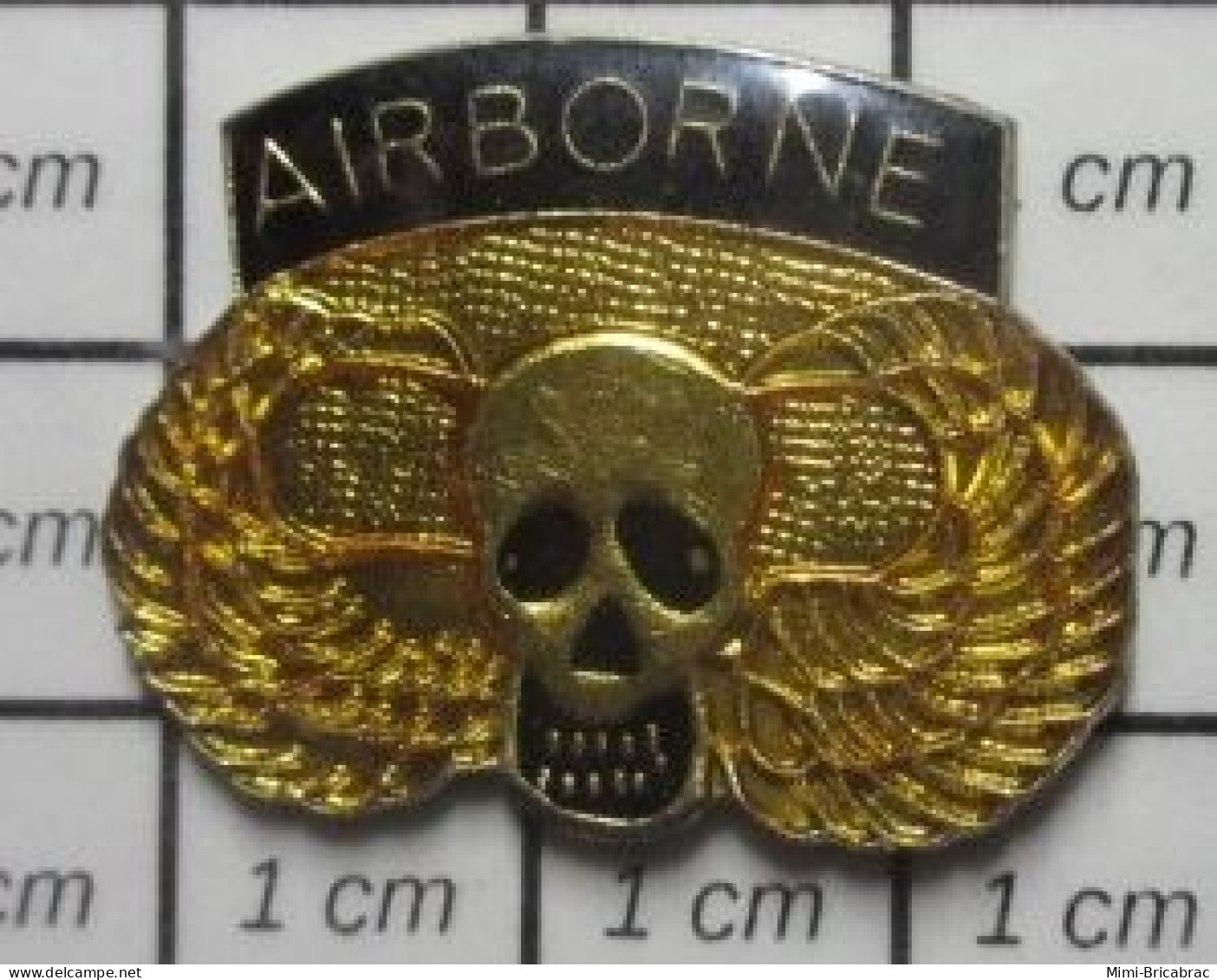 1618B Pin's Pins / Beau Et Rare / MILITARIA / INSIGNE AIRBORNE US ARMY TETE DE MORT Folklore Habituel - Militaria