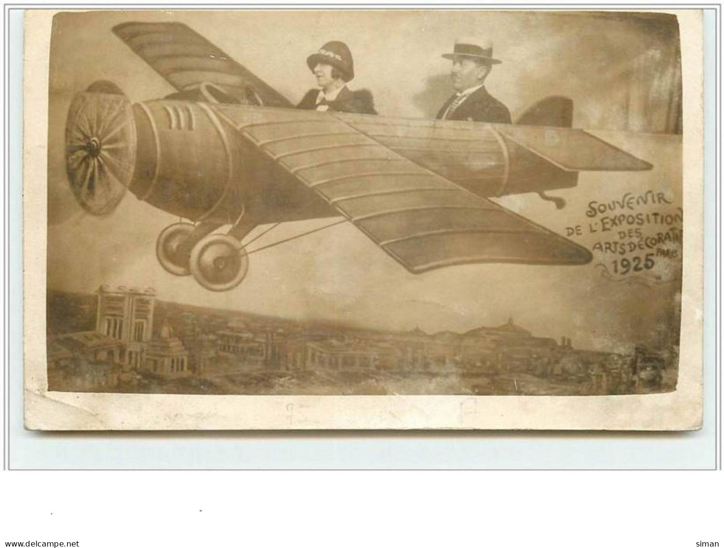 N°2867 - Montage Photo - Surréalisme - Souvenir De L'Exposition Des Arts Décoratifs 1925 - Couple Dans Un Avion - Tentoonstellingen