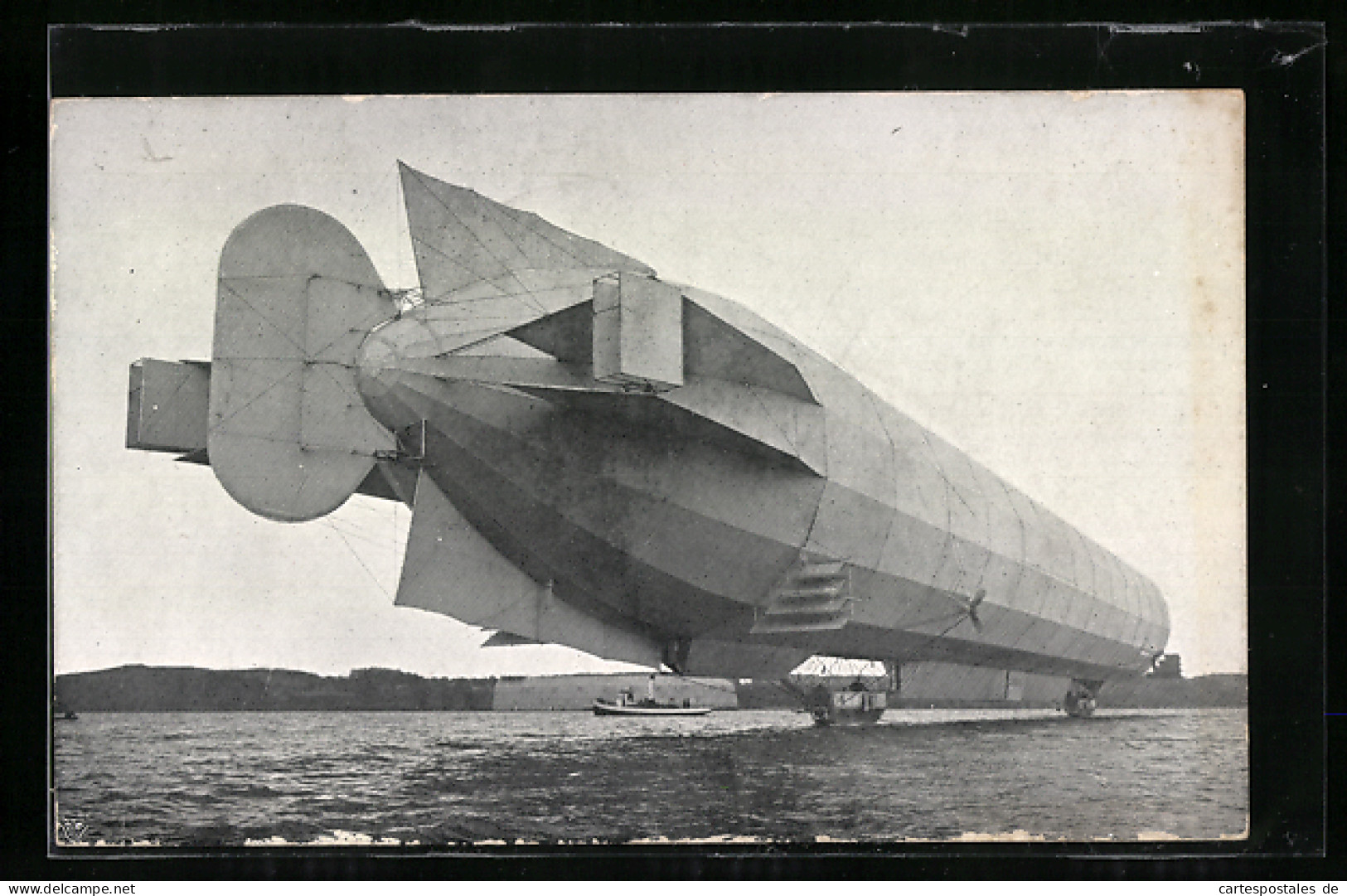 AK Zeppelin's Luftschiff, Neues Modell Vor Dem Aufstieg  - Luchtschepen