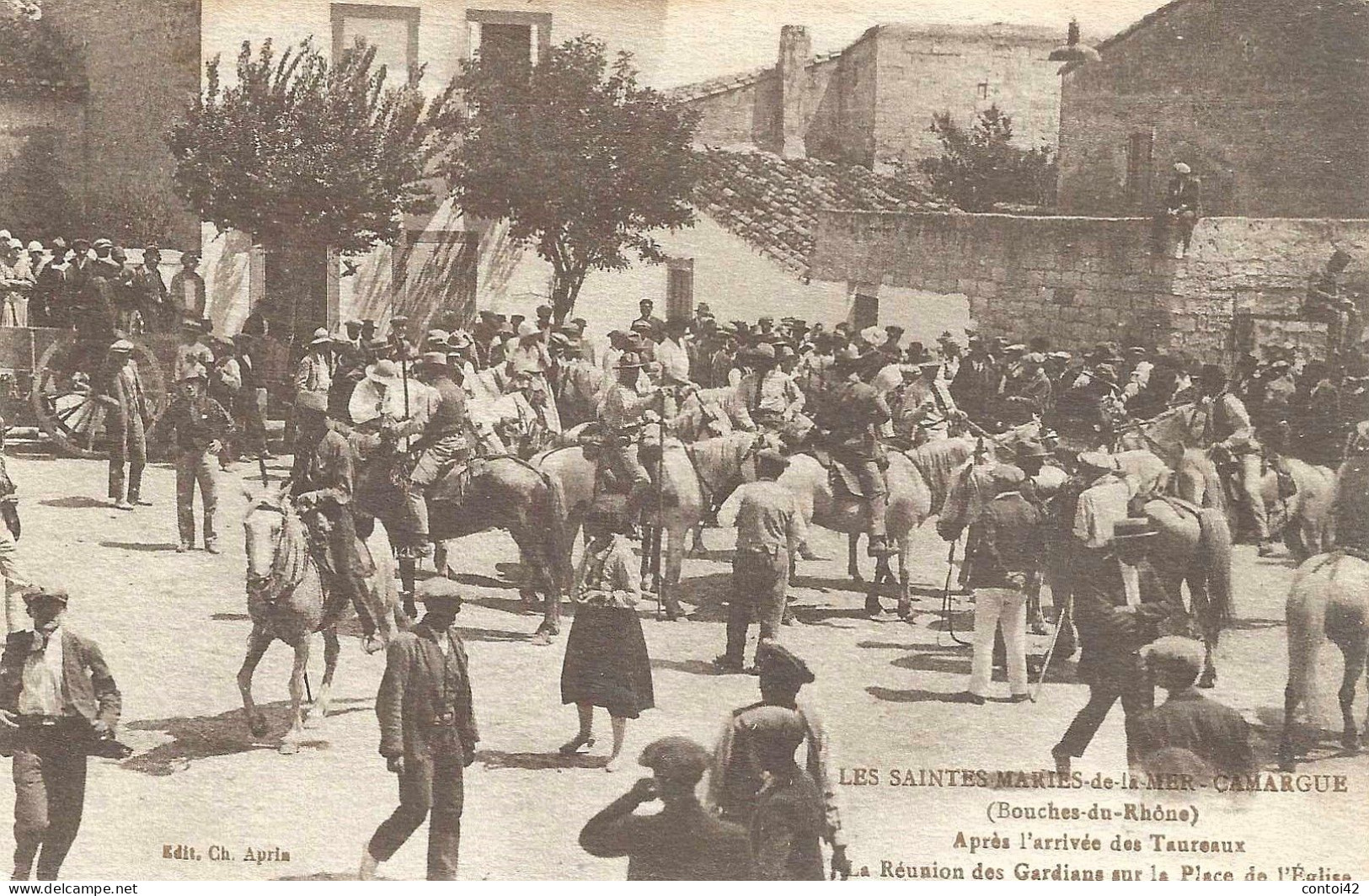 13 LES SAINTES MARIES DE LA MER GARDIANS TAUREAUX PLACE DE L'EGLISE CAMARGUE - Saintes Maries De La Mer