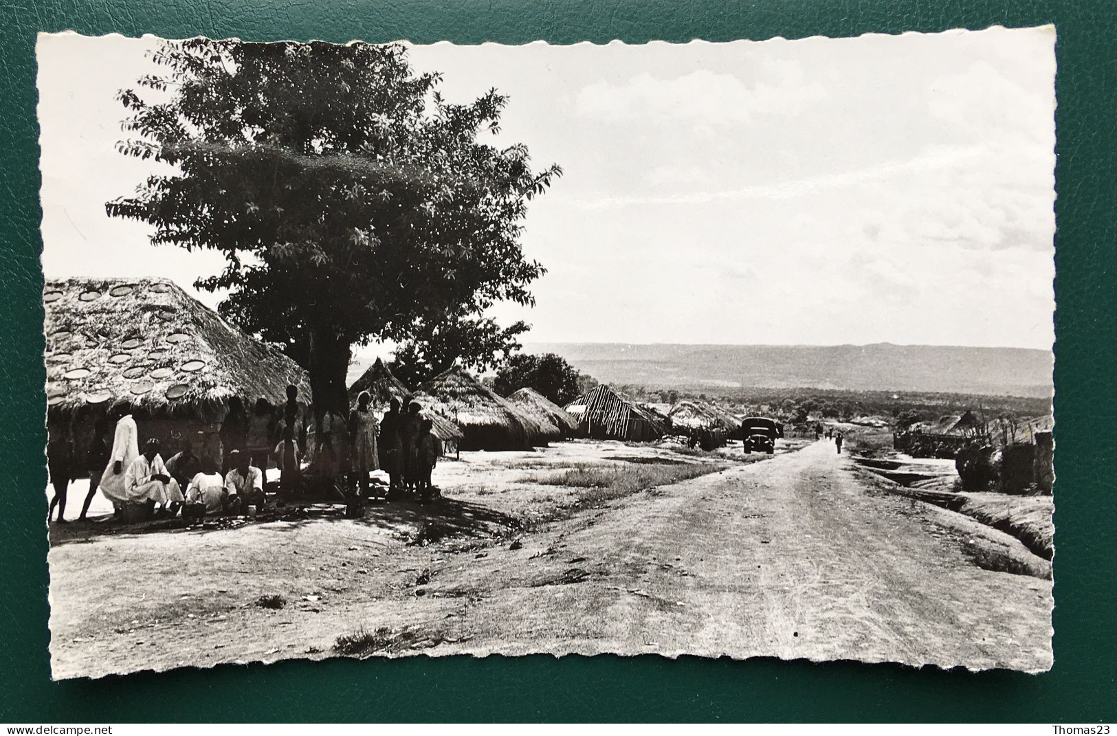 Bouar, Village Indigène, Lib "Au Messager", N° 1407 - Central African Republic