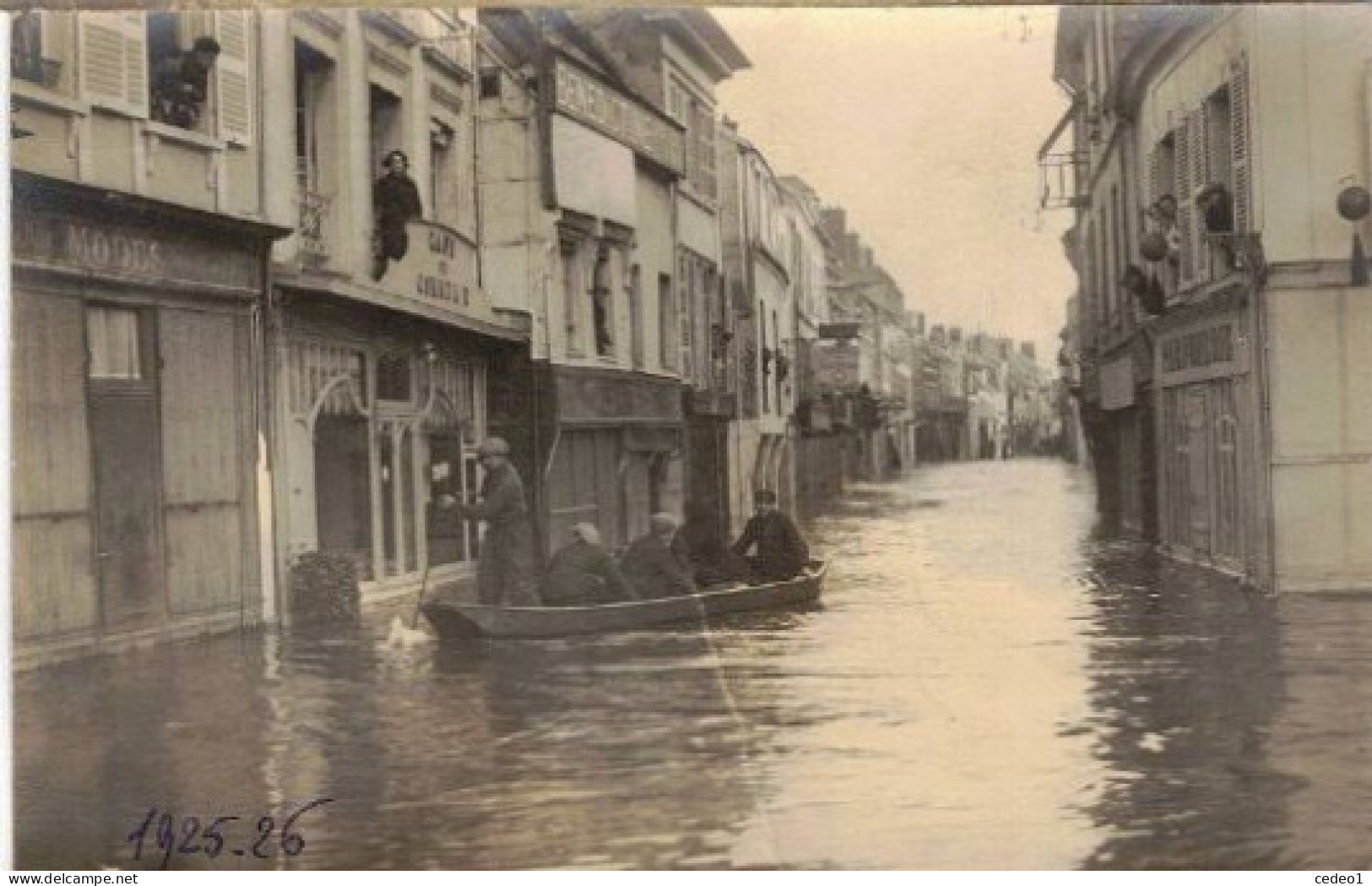 GISORS  CARTE PHOTO INONDATIONS DE  1925 - 1926   RUE CAPPEVILLE  CARTE EN L'ETAT  TRACE DE PLI - Gisors