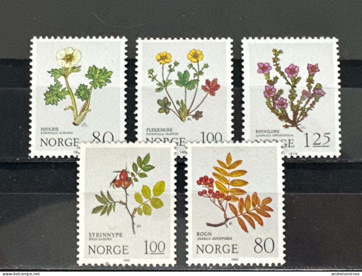 Flowers MMH 1979 1980 - Unused Stamps