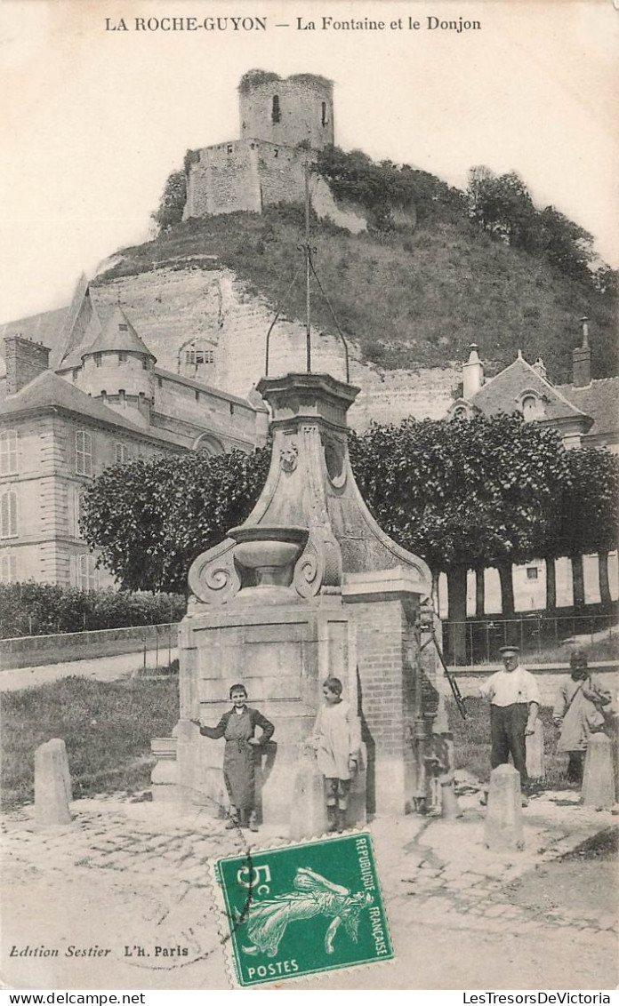 FRANCE - La Roche Guyon - Vue Sur La Fontaine Et Le Donjon - Vue Générale - Animé - Carte Postale Ancienne - La Roche Guyon