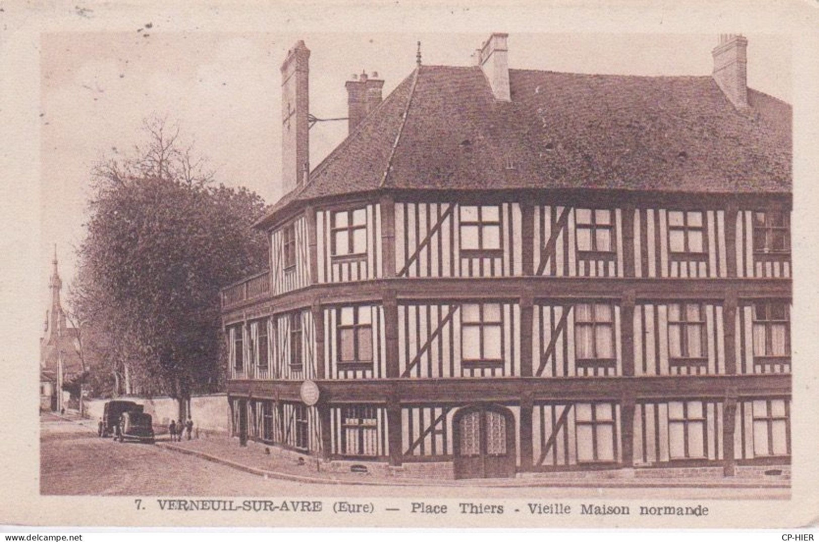 27 - EURE - VERNEUIL SUR AVRE - PLACE THIERS - VIEILLE MAISON NORMANDE - Verneuil-sur-Avre