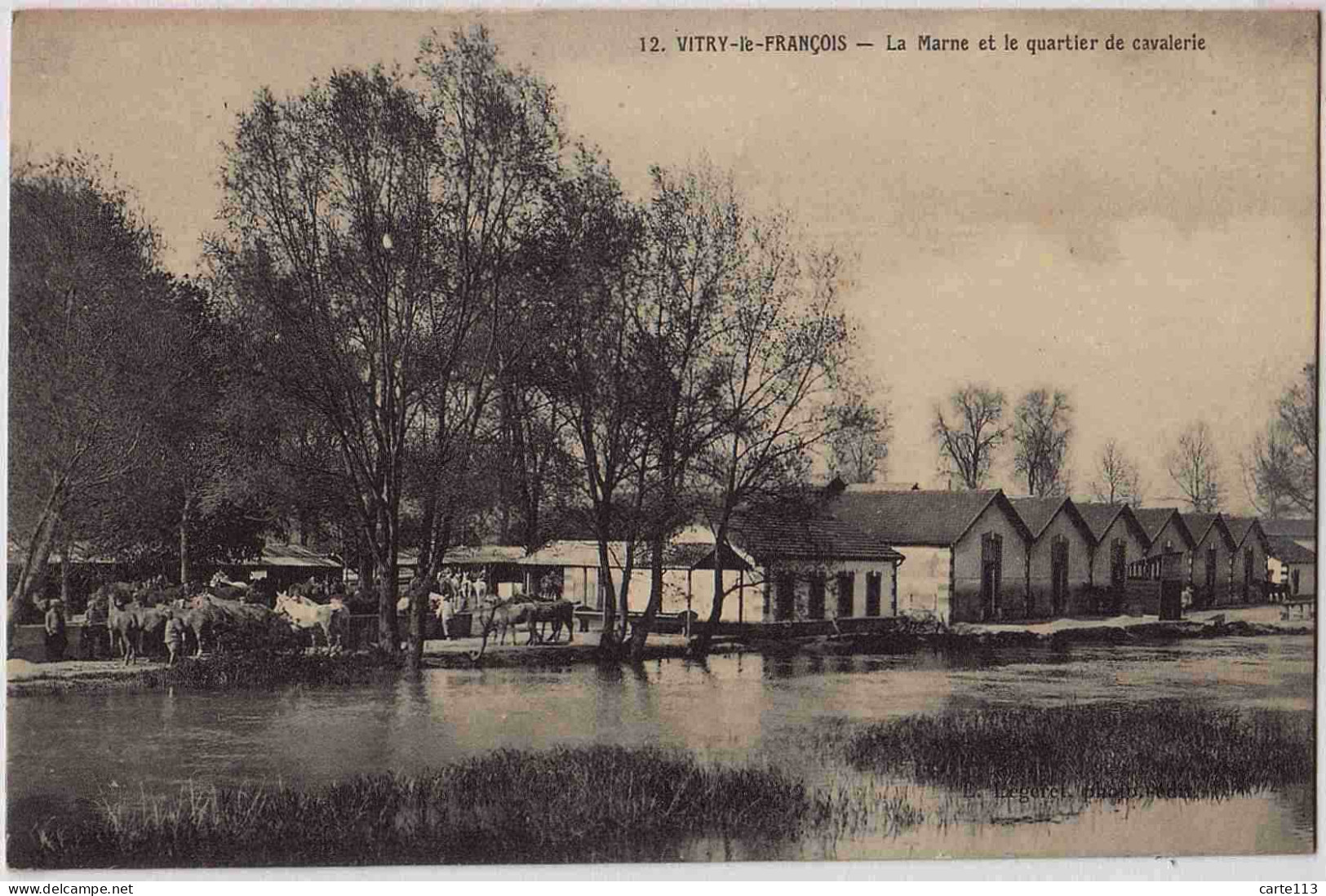 51 - B33128CPA - VITRY LE FRANCOIS - La Marne Et Le Quartier De Cavalerie - Parfait état - MARNE - Vitry-le-François