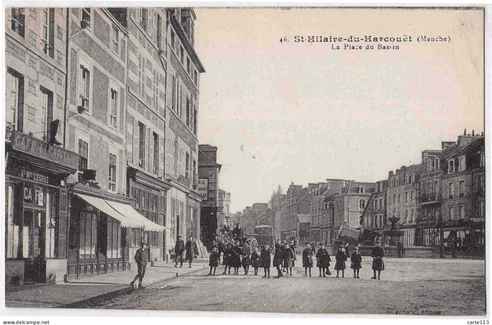 50 - B32971CPA - SAINT ST HILAIRE DU HARCOUET - La Place Du Bassin - Cafe  CAPITAINE - LEGRAS - Parfait état - MANCHE - Saint Hilaire Du Harcouet