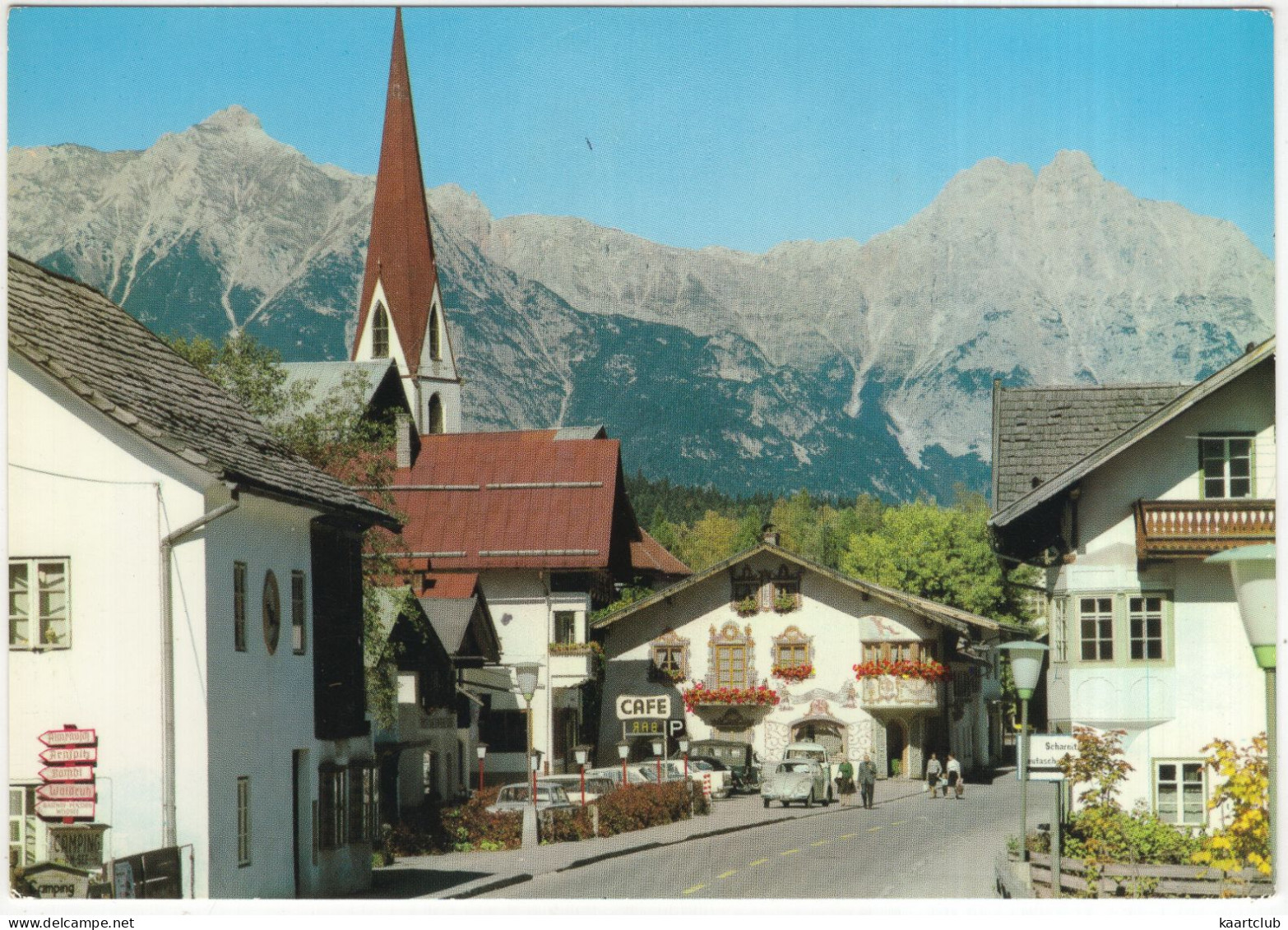 Seefeld In Tirol: LAND ROVER, VW 1200 KÄFER/COX, 'BULLI' BUS, PEUGEOT 404 - Café, Dorfstrasse - (Tirol, Austria) - Voitures De Tourisme