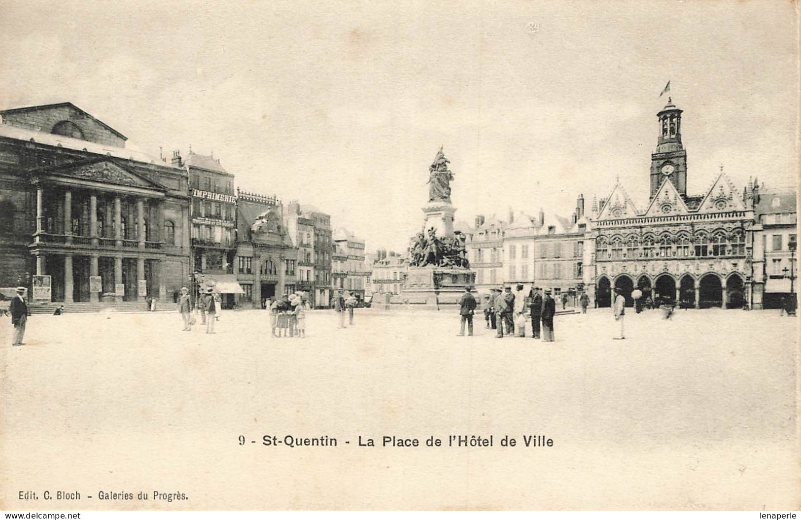 D7749 Saint Quentin La Place De L'hôtel De Ville - Saint Quentin
