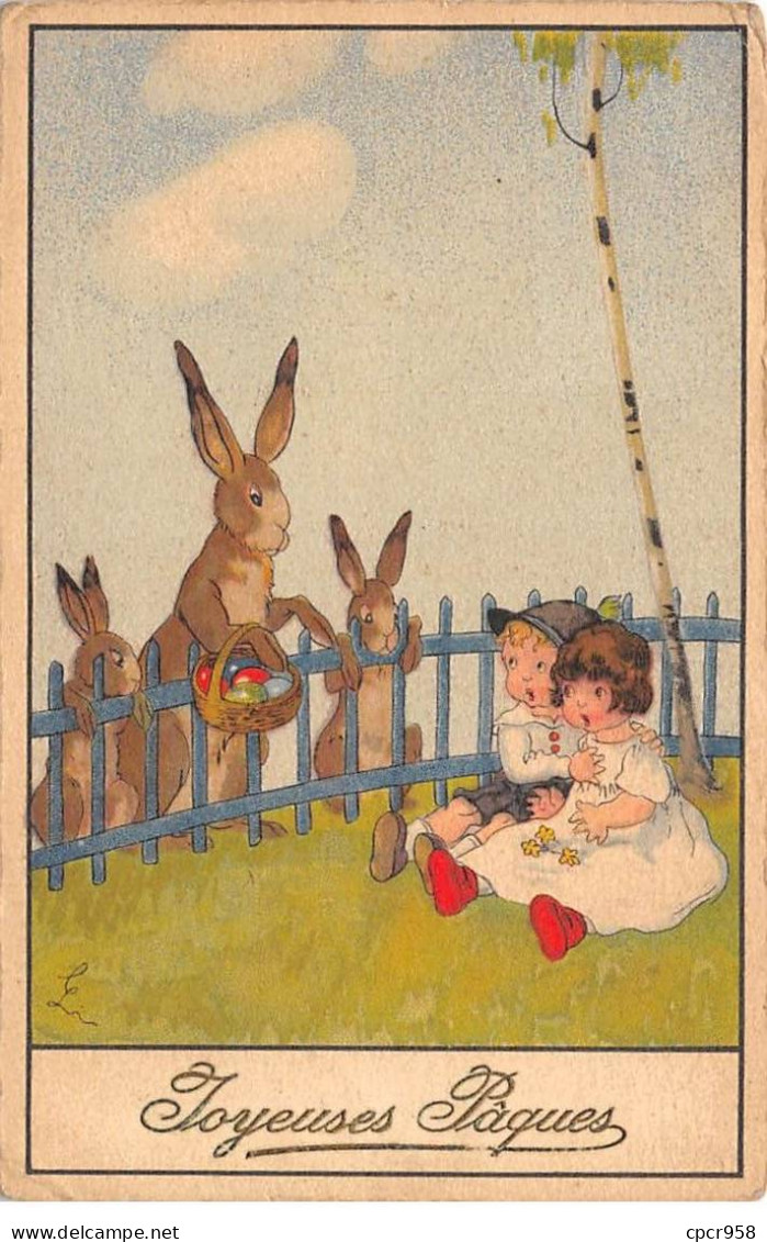 Pâques - N°84071 - Joyeuses Pâques - Famille De Lièvre Apportant Des Oeufs à Des Enfants Assis Dans L'herbe - Pâques