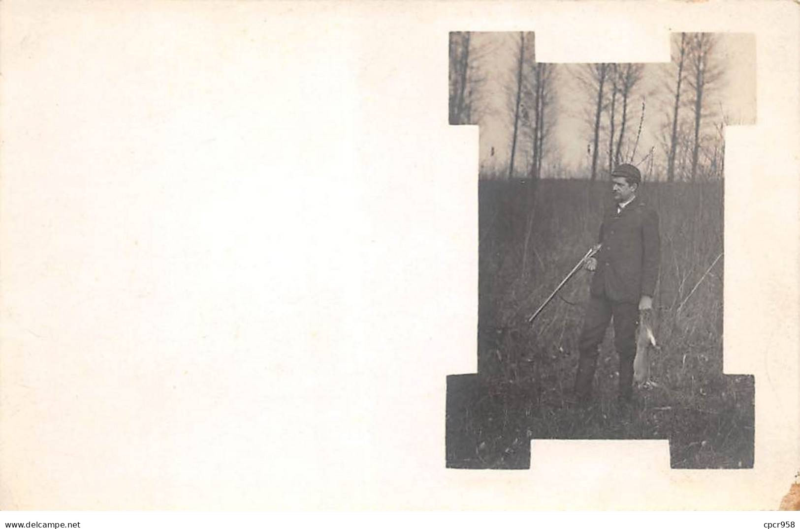 Sports - N°84087 - Chasse - Chasseur Tenant Un Lèvre Et Son Fusil - Carte Photo - Hunting