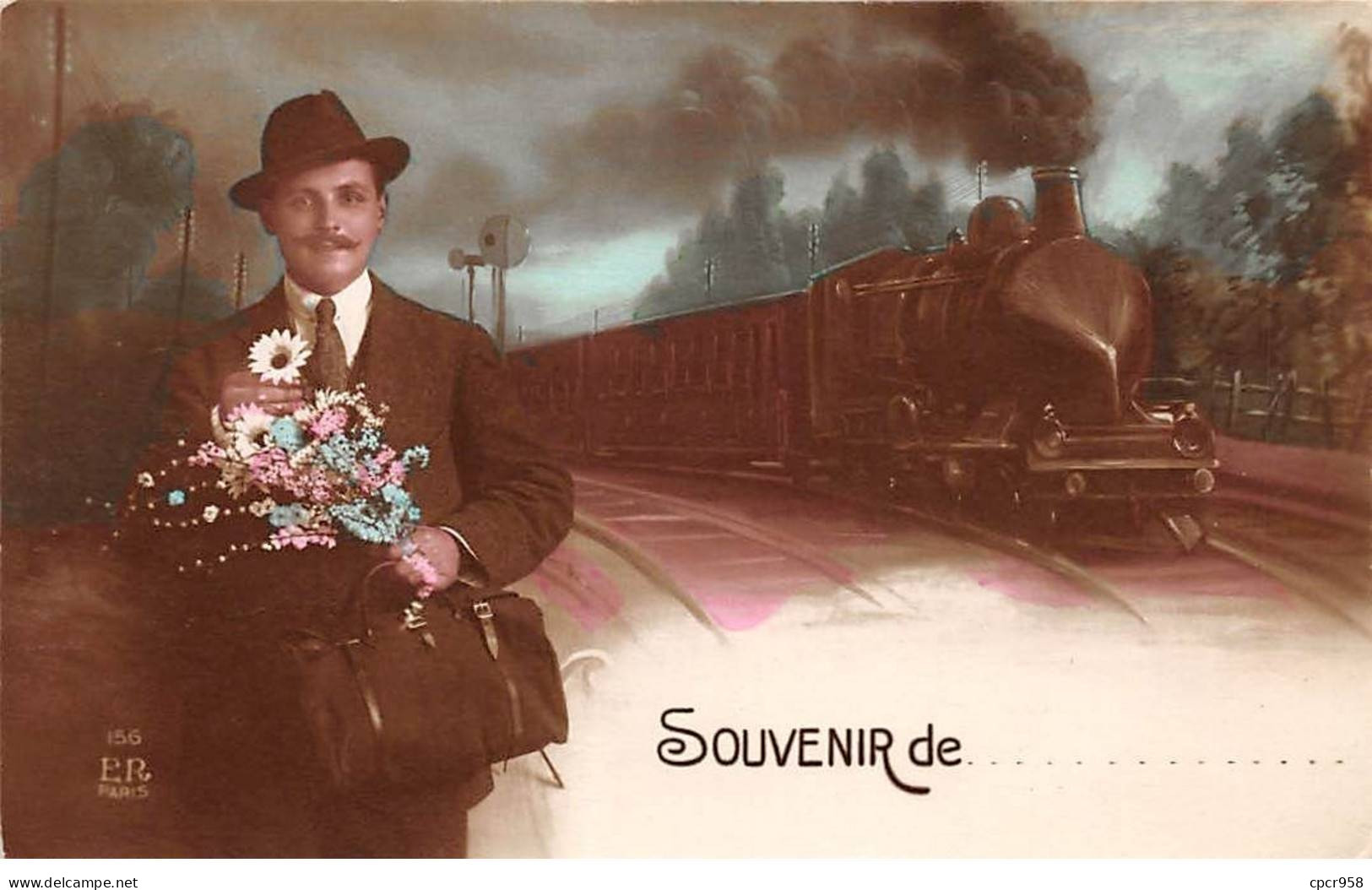 Chemin De Fer - N°84112 - Souvenir De ... - Homme Avec Un Bouquet De Fleur Devant Un Train - Trenes