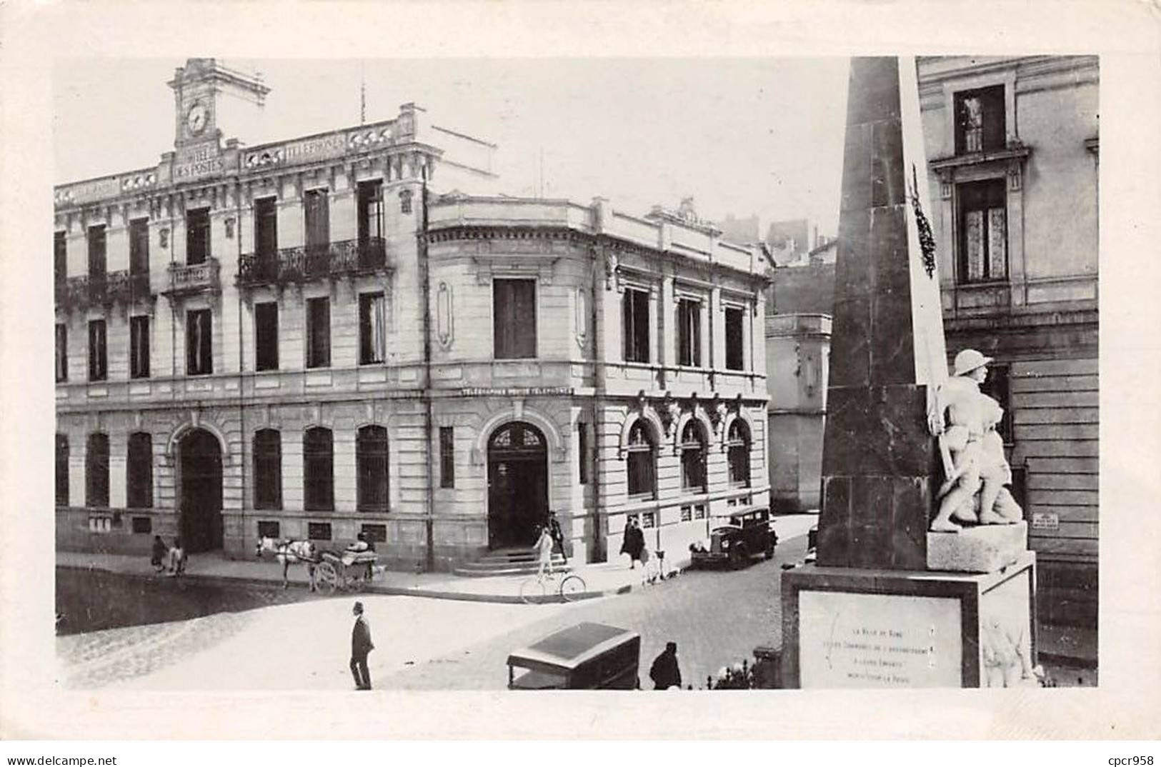 ALGERIE - SAN48517 - Bone - L'Hôtel Des Postes Et Le Monument Aux Morts - Annaba (Bône)