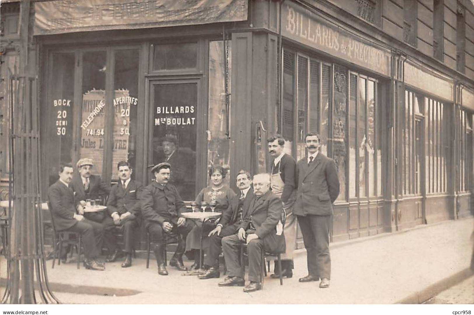 75 - N°83373 - PARIS - Personnes Attablées à Une Terrasse - Maison Boulat - Commerce, Billard - Carte Photo à Localiser - Cafés, Hotels, Restaurants