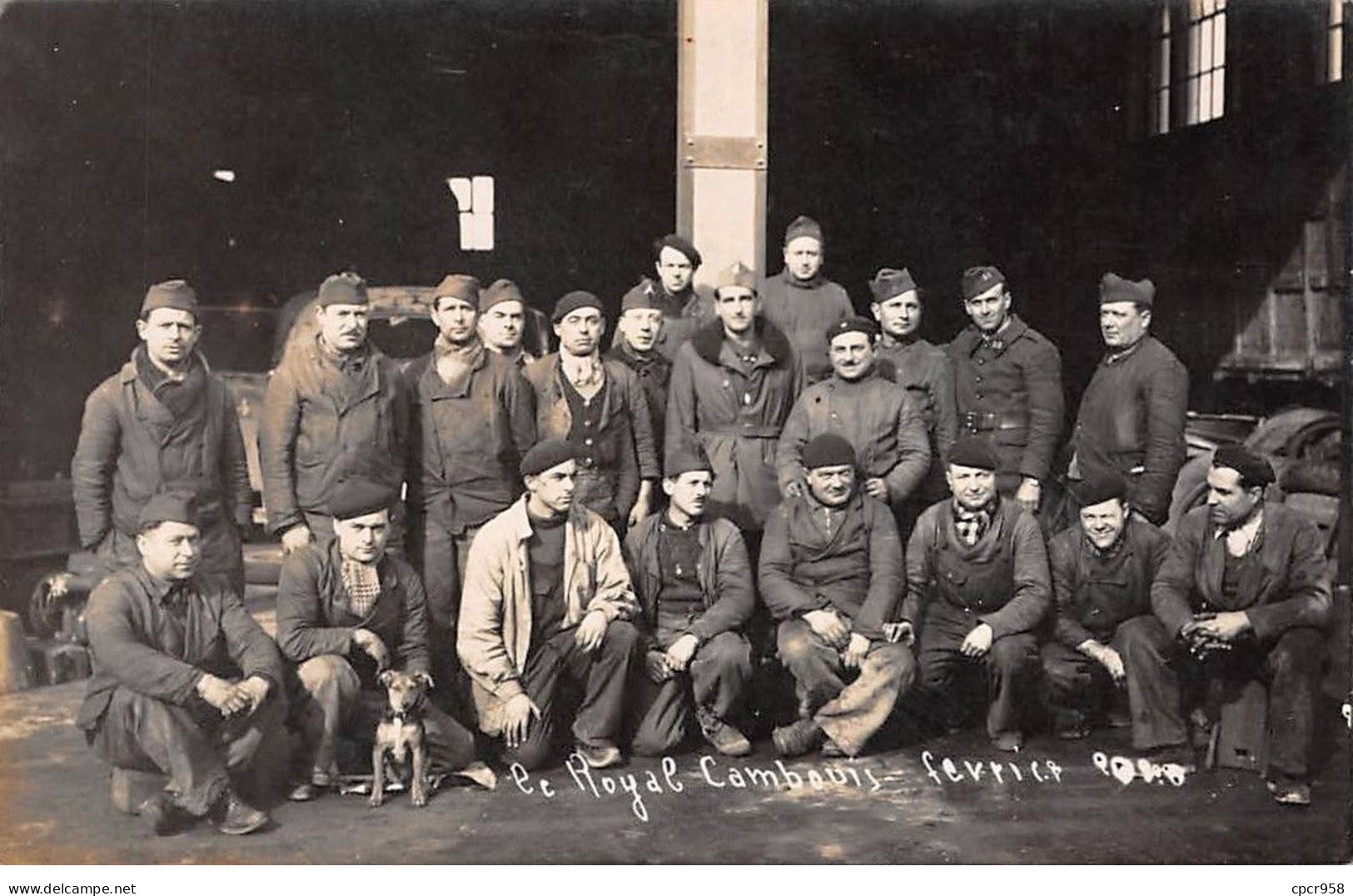 75 - N°83386 - PARIS - Mécaniciens Militaires, Avec Un Chien, Le Royal Cambouis, Février 1910 - Métier - Carte Photo - Artesanos De Páris