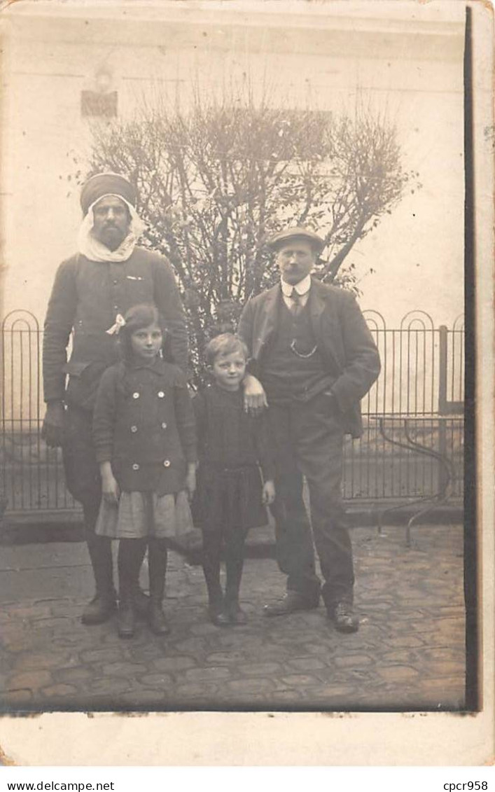 78 - N°83422 - SAINT-GERMAIN - Deux Hommes Et Deux Enfants - Carte Photo - St. Germain En Laye