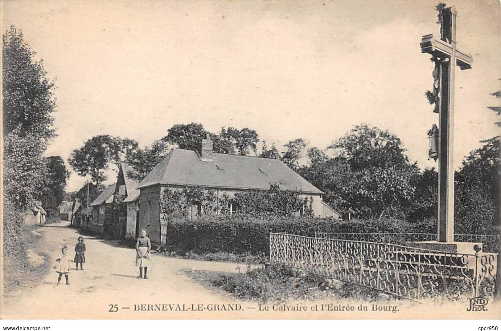 76 - BERNEVAL LE GRAND - SAN45284 - Le Calvaire Et L'Entrée Du Bourg - Berneval