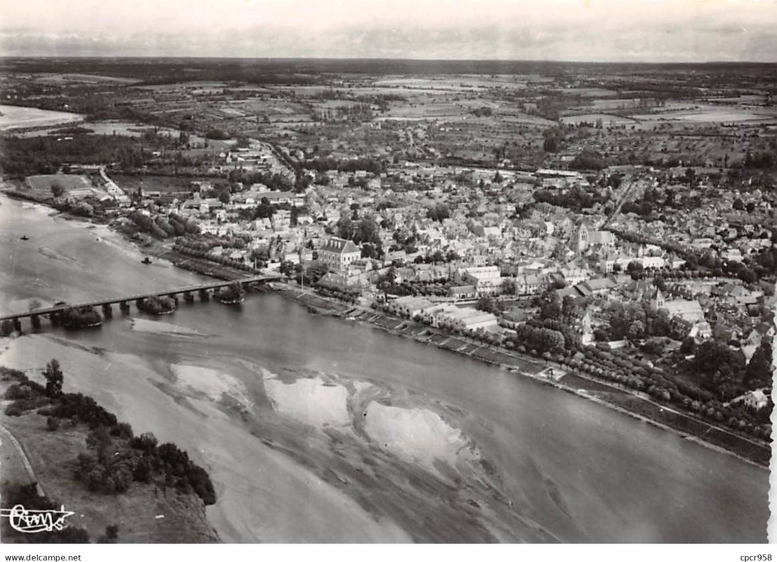 58 .n° Kri10948 . Cosne  .vue Generale Aerienne Et La Loire  .n°1 .edition Ray Delvert  . Sm 10X15 Cm . - Cosne Cours Sur Loire