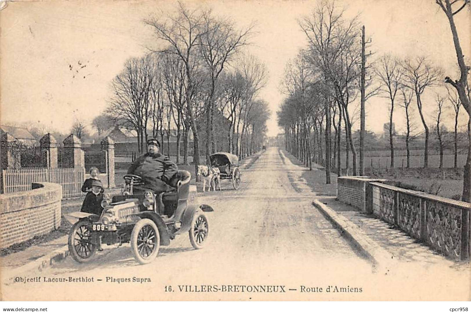 80 - VILLERS BRETONNEUX - SAN57491 - Route D'Amiens - Voiture - Villers Bretonneux