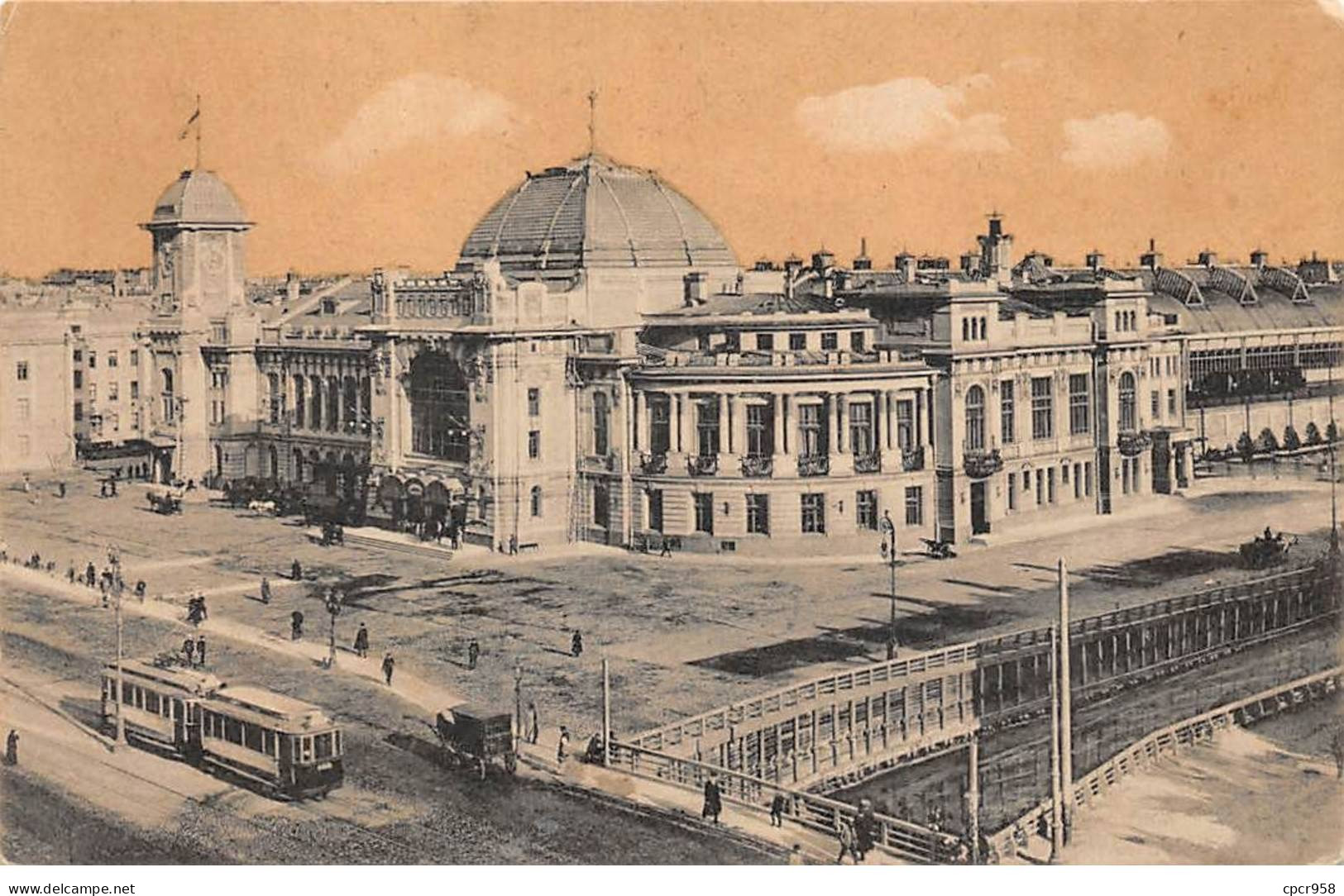 Russie - N°84485 - Grand Bâtiment Dans Une Grande Ville - Tramway - Carte Vendue En L'état - Russia