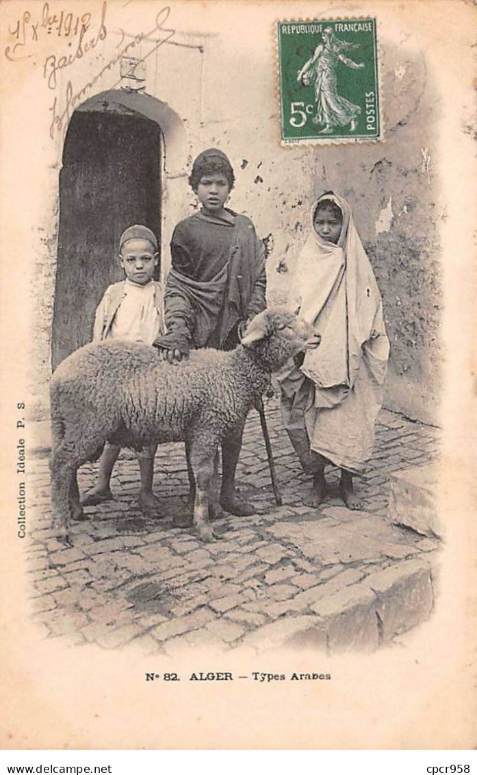 ALGERIE - SAN53878 - Types Arabes - Enfants Avec Un Mouton - Bambini