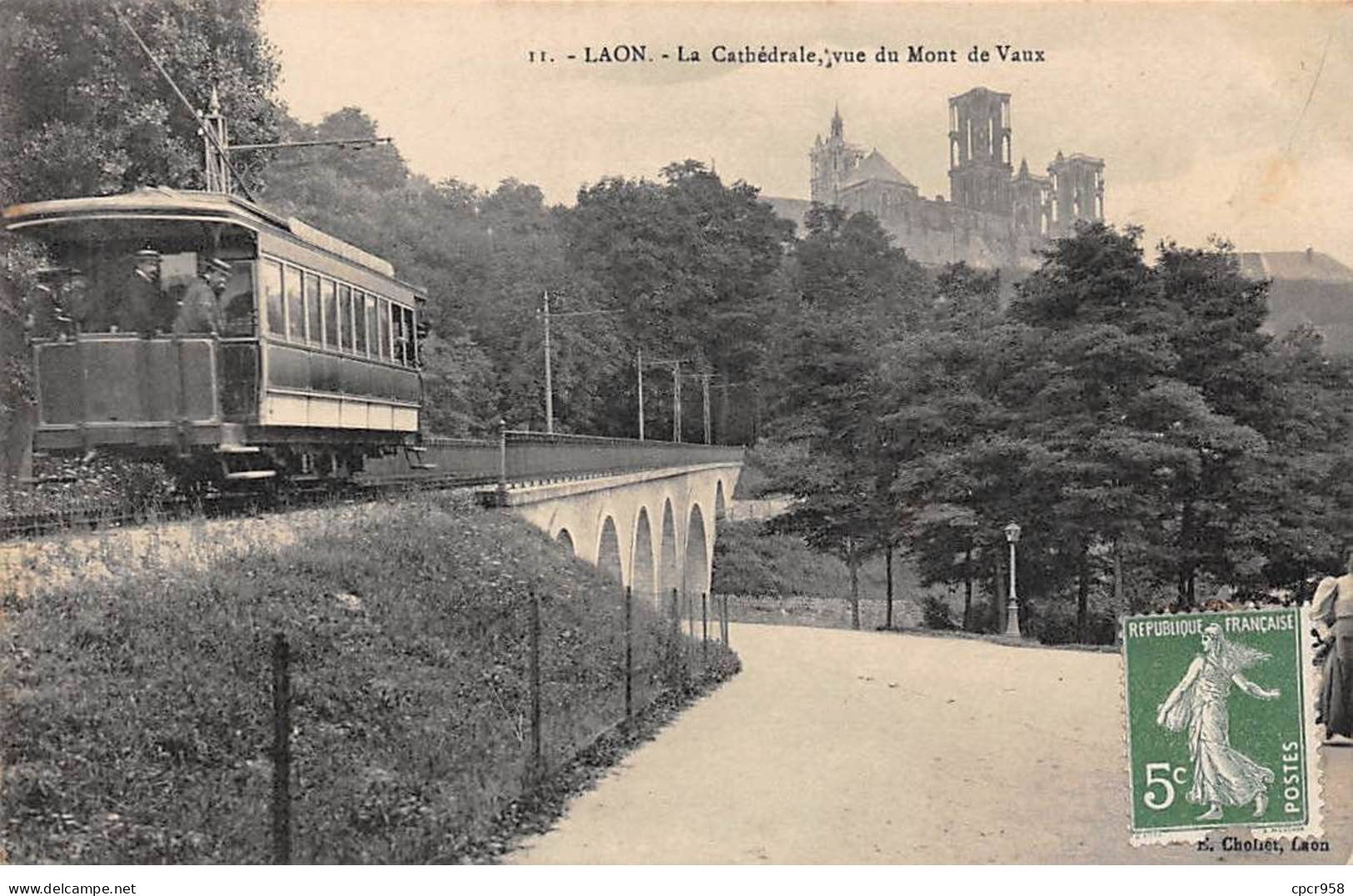 02 - LAON - SAN54099 - La Cathédrale - Vue Du Mont De Vaux - Tramway - Laon