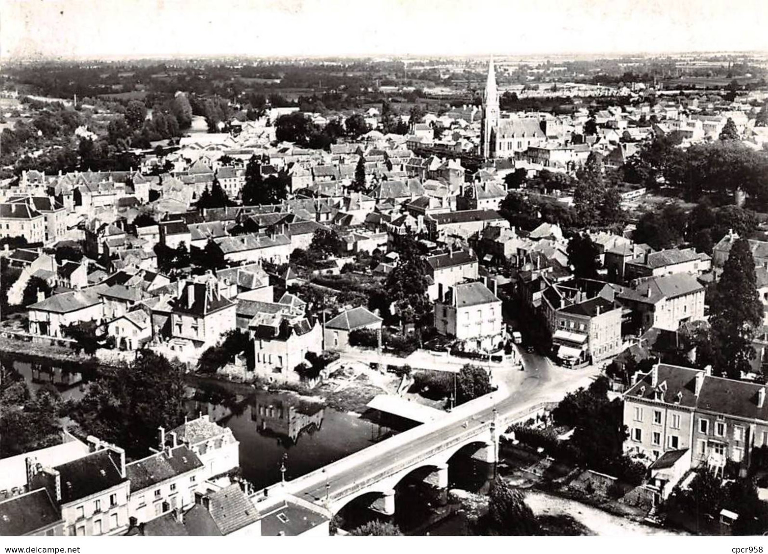 86 . N°sac11041 . MONTMORILLON . Vue Générale - Ville Basse N°2 . En Avion Au Dessus De . Cpsm 10X15 Cm . LAPIE - Montmorillon